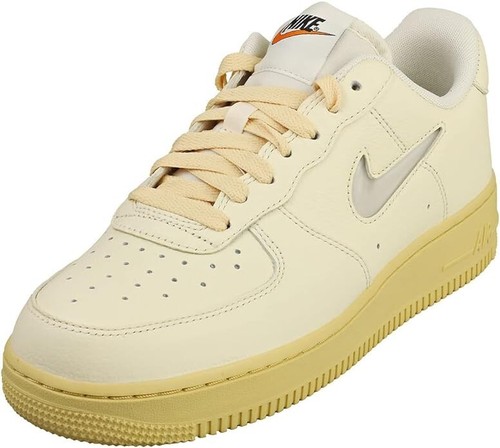 Scarpe Nike Air Force 1 '07 basse latte di cocco osso chiaro da donna 7 5