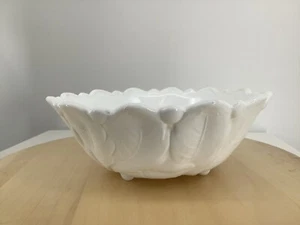 VINTAGE LARGE WHITE MILK GLASS SERVING FRUIT BOWL With Feet - Picture 1 of 3