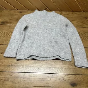 Suéter tejido de lana de alpaca gris Wrap London Lagen Cottage Luxury | Para mujer 8 - Imagen 1 de 7