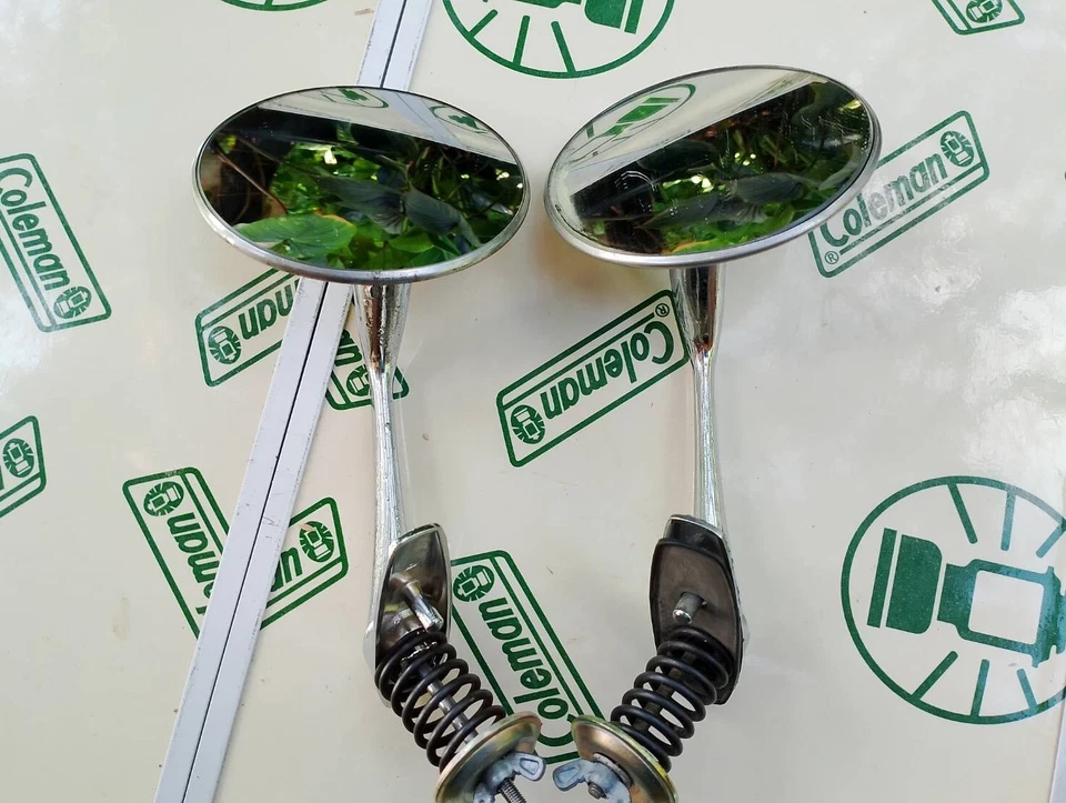 Espejo guardabarros original Mazda R100 1200 1300 Foto 1 de 4