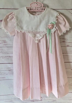 Vestido babero de encaje rosa bebé Jayne Copeland de colección años 80 90 niñas talla 6 flor modesta Foto 1 de 4