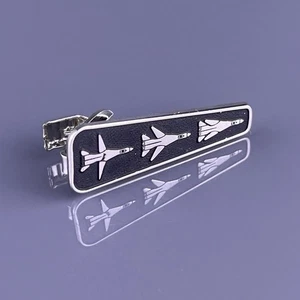 USAF F-111 Aardvark Avión de Combate Clip Barra Alas de Vuelo Tono Plateado De Colección - Imagen 1 de 6