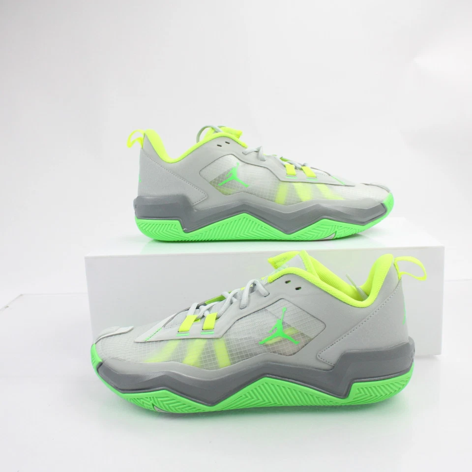 Air Jordan Basketball Shoe Men's Gray/Neon Green Used - Image 1 of 1