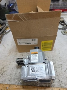 NEW 78L60 78L6001 VALVE GAS NATURAL Gas LENNOX RTU GAS VALVE NEW IN BOX - Picture 1 of 5