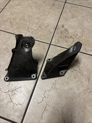 Комплект опор для правого и левого кронштейнов крепления двигателя 2008 BMW E64 650i от оригинального производителя - Изображение 1 из 3