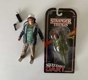 McFarlane Stranger Things Dustin 6" Actionfigur Netflix Serie 1 und Dart Spielzeug - Bild 1 von 3