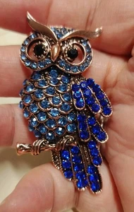 Rose gold tone blue rhinestone owl brooch 2.5 inch Pin Sparkly Bling - Picture 1 of 9