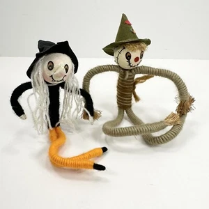 Juego de 2 figuras posables de bruja y espantapájaros de Halloween de colección hechas a mano - Imagen 1 de 13