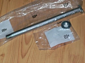 HONDA CRF150R CRF150RB CRF150 BRAZO TRASERO BASCULANTE PERNO PIVOTE Y TUERCA 07-26 - Imagen 1 de 2