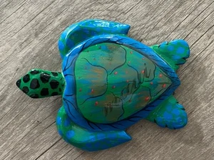 De colección 4" Grande Hermoso Madera Honu Tortuga “Maui” Recuerdo Hawaiano Nevera Imán - Imagen 1 de 3