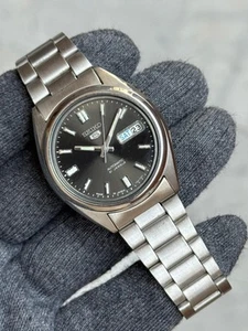 Vintage Seiko 5 Automatic Day/Date Mens Wrist Watch - Picture 1 of 6