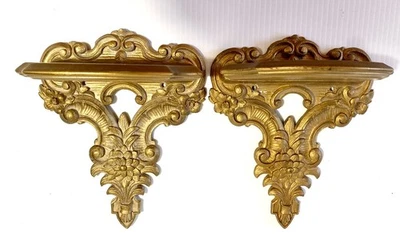 Par de estantes de pared antiguos italianos rococó de principios del siglo XX tallados en oro dorado Foto 1 de 4