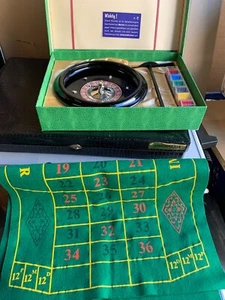 französisches Roulette Set mit Jetons Rechen und Spieltuch in grüner Box - Bild 1 von 8