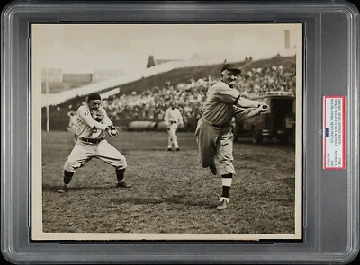 Foto original tipo I 1930 Honus Wagner y Nick Altrock Clowning Around PSA/DNA Foto 1 de 2