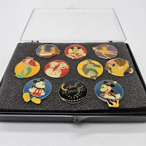 WALT DISNEY ANNIVERSARY PIN SET NEUWERTIG IN DER BOX - VERSIEGELT MIT BOX, PERFEKTER ZUSTAND. - Bild 1 von 7