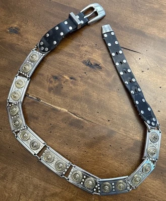 Cinturón vintage con tachuelas de cuero negro cabeza de león de eslabones metálicos dorados y plateados Foto 1 de 4