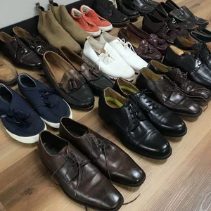 Lot 17 Pairs of Dress Fashion Shoes Wholesale Reseller Frye Sperry UGG Allen Ed - Picture 1 of 20