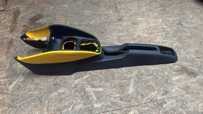 Audi (8X) A1 S1 2014-2018 consola central completa con moldura amarilla brillante  Foto 1 de 4