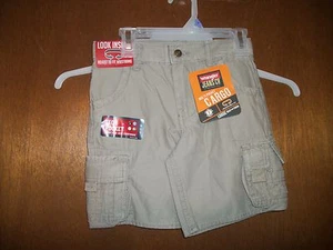Wrangler ADJ Waist beige Khaki Desert Cargo Shorts NWT4 or 6 10 Husky Loose fit - Picture 1 of 1
