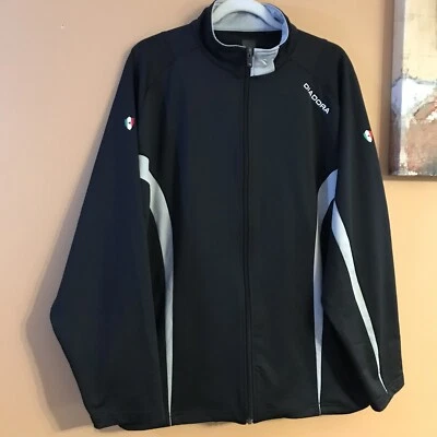 Jaqueta Diadora preta e cinza tamanho XL zíper completo e bolsos corrida poliéster pista - Imagem 1 de 4
