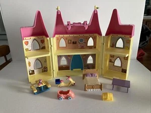 Peppa Pig deluxe Princess Castle Playset Family House 7 piece set w/ furniture - Picture 1 of 10