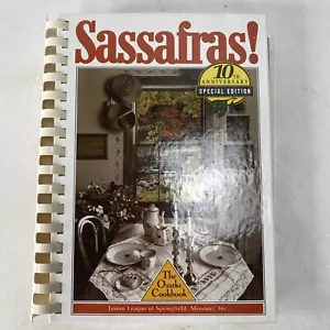 Springfield MO Junior League Ozark 1985 Cookbook Sassafras 10th Anniversary - Foto 1 di 4