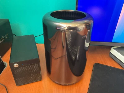 Mac Pro 2013 - 12 Cores - 64GB RAM -RAID Thunderbolt 2 4TB - MacOS Sequoia 15.1 - Imagen 1 de 4