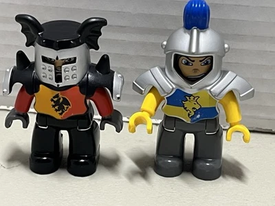 VTG Lot (2)2004 Lego Duplo Wear Head Armor Knights from Knights Castle Set Used - Image 1 of 4