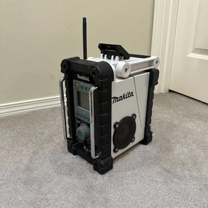Makita BMR100 Baustellen AM/FM Radio AUX 18V Stereo ohne Netzteil ohne Akku - Bild 1 von 10