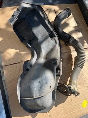 Tanque de gasolina y escudo 79-83 Datsun 280zx cuello de llenado de combustible Foto 1 de 4