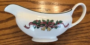 Johnson Brothers Victorian Christmas Pattern Garland & Bows Retro Gravy Boat - Picture 1 of 4