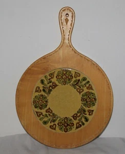 Vintage HW Handgeschnitzt Wooden Amish design cutting / Serving board ceramic - Picture 1 of 5