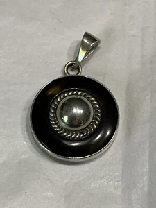 vtg mexican sterling silver black onyx round pendant 10.9 gr  - Picture 1 of 6