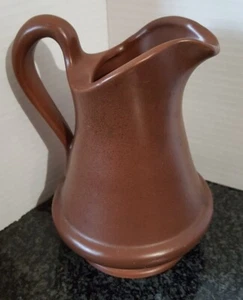 VINTAGE MCM ROYAL HAEGER POTTERY BROWN PITCHER VASE - MADE IN USA - 7" TALL -EUC - Picture 1 of 7