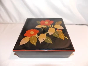 Scatola vintage Otagiri lacca nera quadrata fiori inserto plastica tè caramelle - Foto 1 di 12