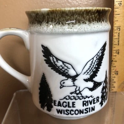 Taza de café de colección Bald Eagle River, Wisconsin recuerdo moto de nieve Capital Derby Wi Foto 1 de 4