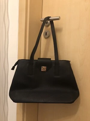 Handtasche C&A Damen schwarz gold Klappverschluss Innentasche zusätzliche Träger - Bild 1 von 4