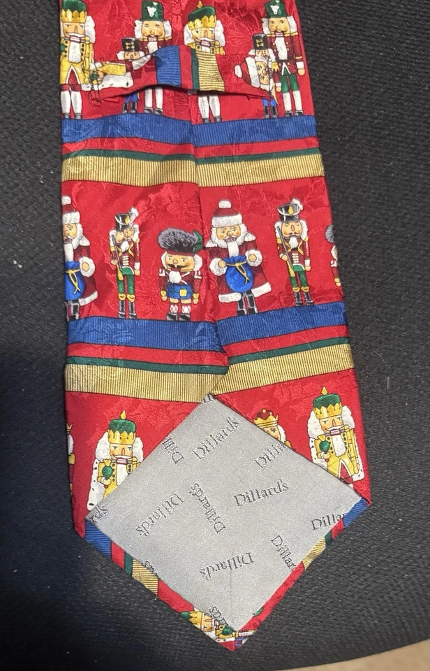 Christmas neck tie.  - Image 1 of 1