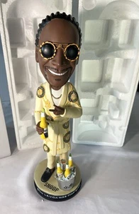 2022 NUOVO CON SCATOLA SNOOP DOGG EDIZIONE DA COLLEZIONE BOBBLEHEAD NODDER CORONA BEER 18" CON SCATOLA - Foto 1 di 8
