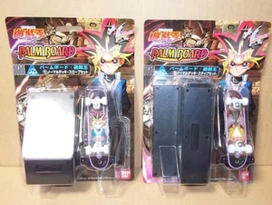 Yu-Gi-Oh! Juego de mini monopatín PALM BOARD Yami Yugi y Exodia BANDAI sellado - Imagen 1 de 11