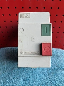 TELEMECANIQUE LE1-D123 Contractor W/white Enclosure Electric Starter Box USED - Foto 1 di 13