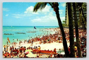 4th of July in Hawaii Outrigger Canoe Racing Waikiki Beach VTG UNP Postcard - Picture 1 of 2