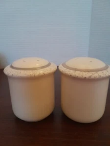 Pfaltzgraff Sand Drift 3" Salt & Pepper 3 Hole\4 Hole Shaker Set - Picture 1 of 5