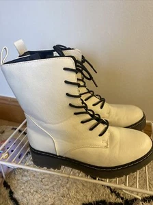 combat boots - Picture 1 of 3
