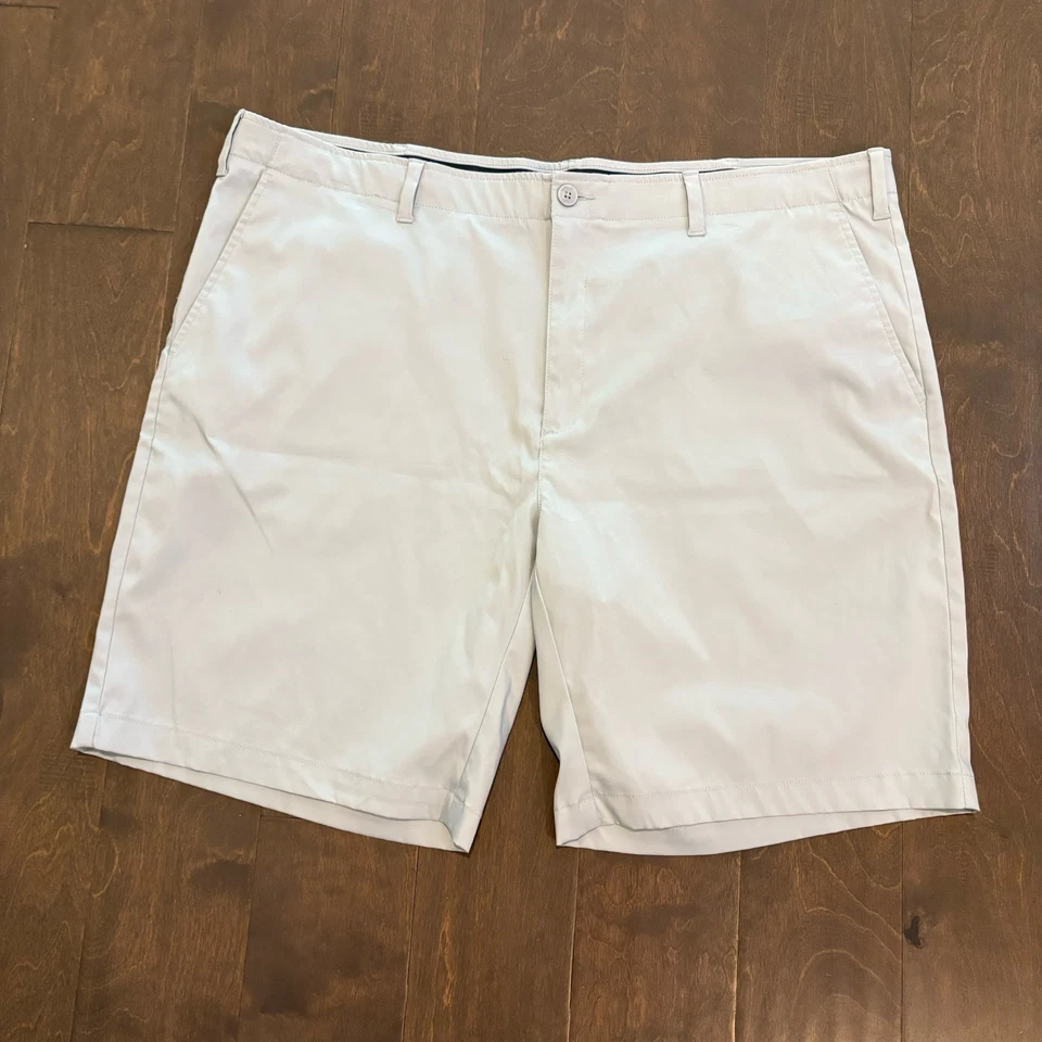 Shorts de golfe esportivo masculino BCG 44W cinza claro 9” costura interna tecido desempenho casual - Imagem 1 de 4