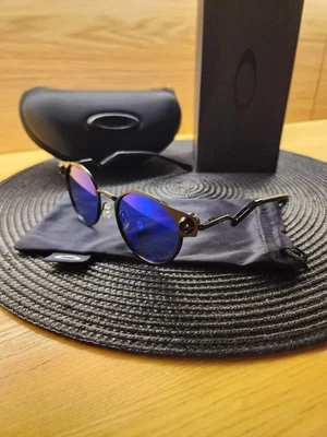 Lente polarizada Oakley Deadbolt marco de metal titanio azul Prizm totalmente nueva Foto 1 de 4
