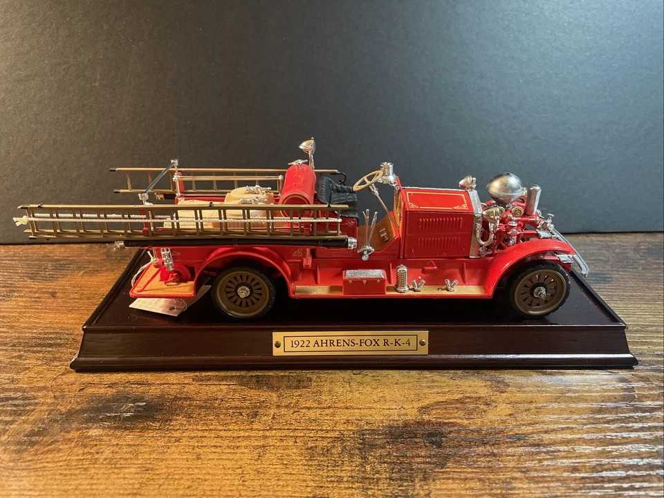 Franklin Mint-1922 Ahrens Fox R-K-4 Pumper Fire Truck 1:32 Precision Models 1990 - Image 1 of 1