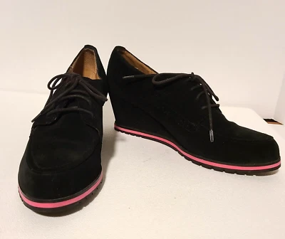 ISAAC MIZRAHI NEW YORK NOELLE SUEDE BLACK TIE WEDGE BOOTIES PINK EDGE SZ 9 - Image 1 of 4