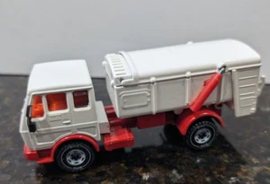 Modellino pressofuso Siku scala 1:55 2511 Mercedes 2232 camion rifiuti bianco/rosso - Foto 1 di 11