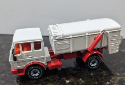 Siku 1:55 Scale 2511 Mercedes 2232 Garbage Refuse Truck White/Red Diecast Model - Image 1 of 4